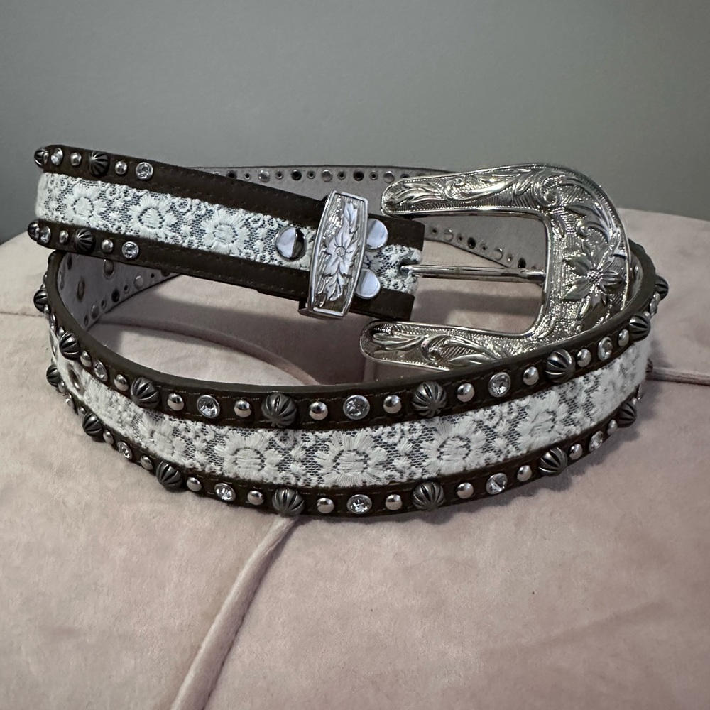 Genuine leather Angel Ranch belt. Can interchange buckles